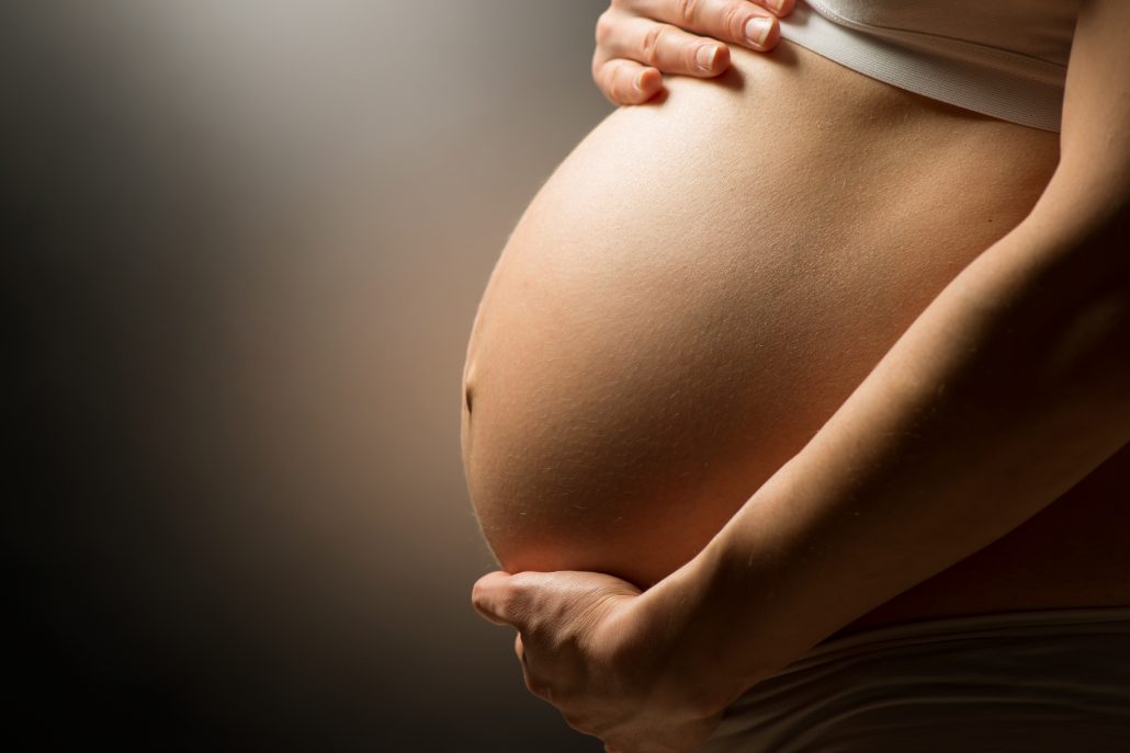 Massage femme enceinte i bano spa 1030x687